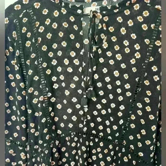 Amuse Society Chateau Woven Top in Black - Picture 4 of 5